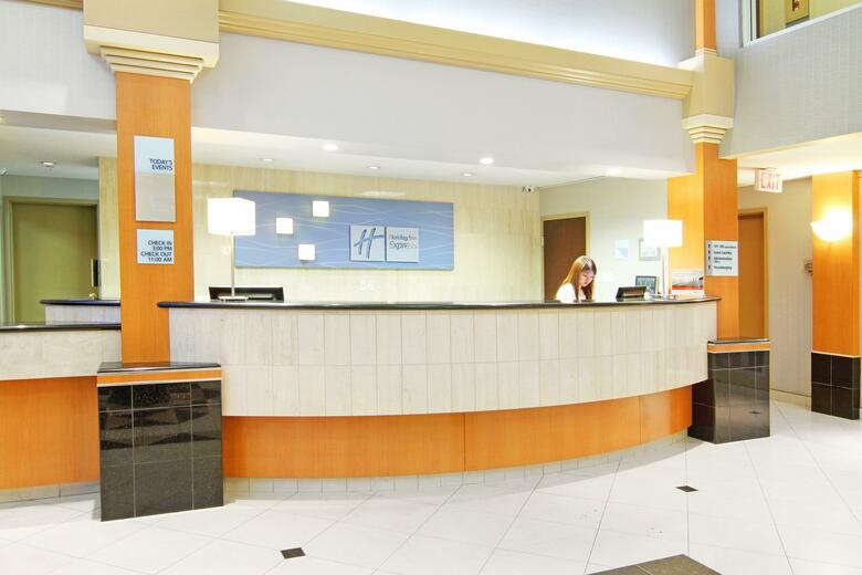 Holiday Inn Express Hotel & Suites