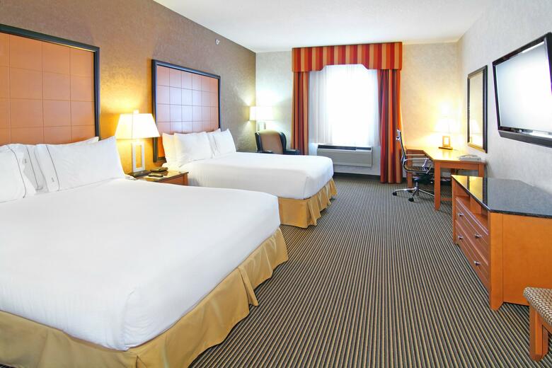 Holiday Inn Express Hotel & Suites