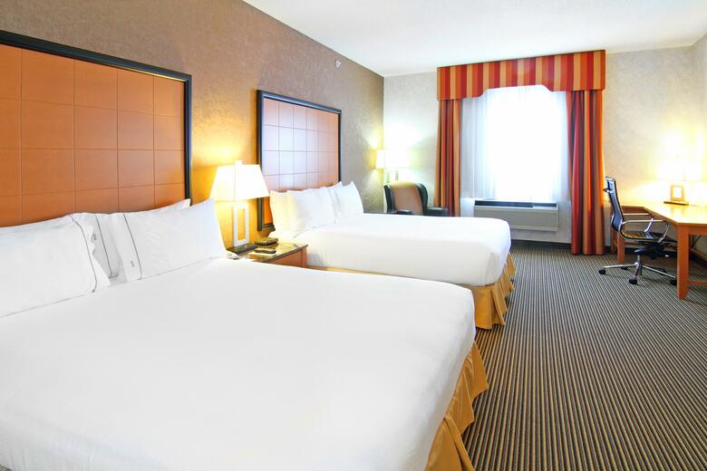 Holiday Inn Express Hotel & Suites