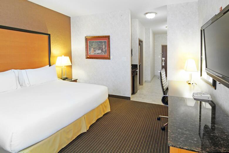 Holiday Inn Express Hotel & Suites