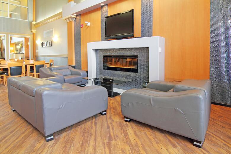 Holiday Inn Express Hotel & Suites