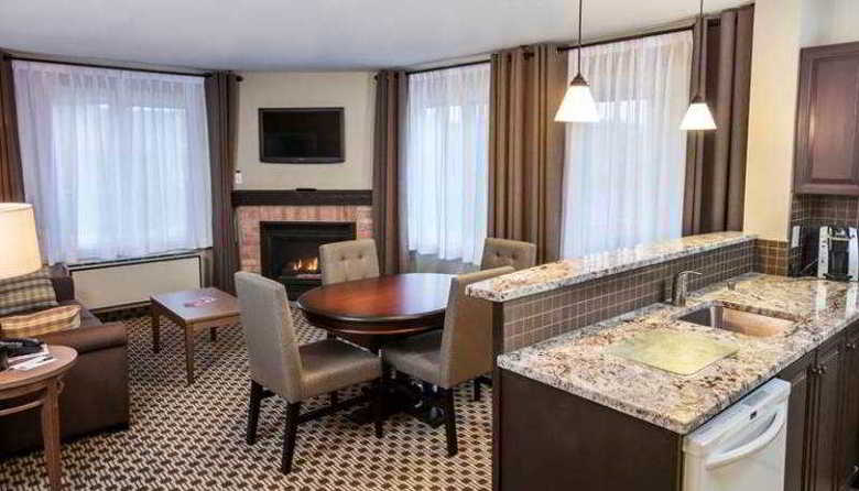 Hotel Country Inn & Suites