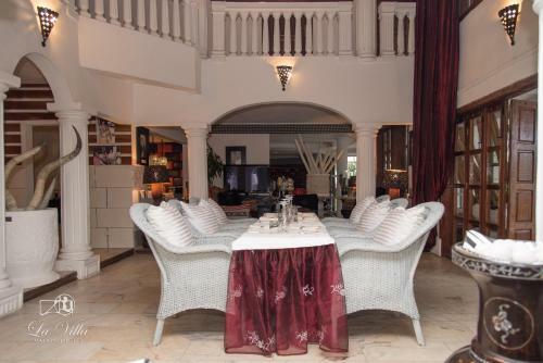 Hostal La Villa Des F�es