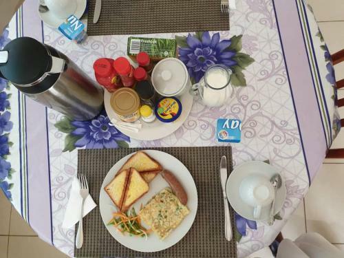 Hostal Home Up Guest House
