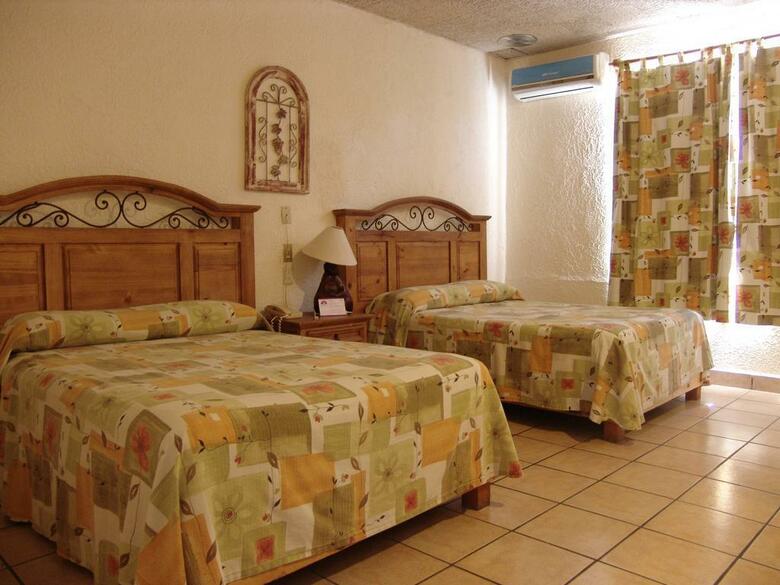 Hotel Hacienda Bugambilias