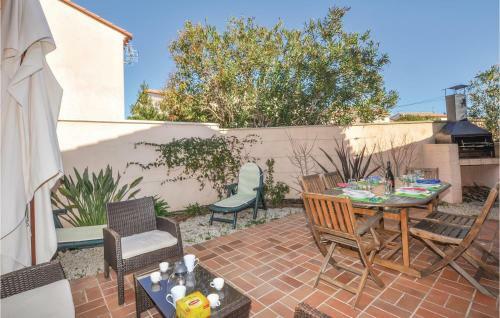 Holiday Home Saint Cyprien Plage 01