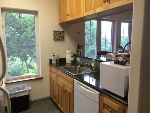Bed & Breakfast Guesthouse Cabin Near The River