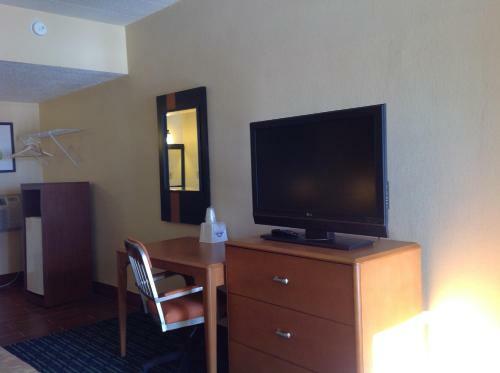 Hotel Diamond Inn & Suites