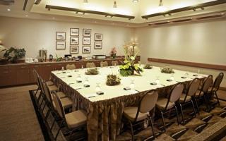 Embassy Suites Hotel - Waikiki Beach Walk