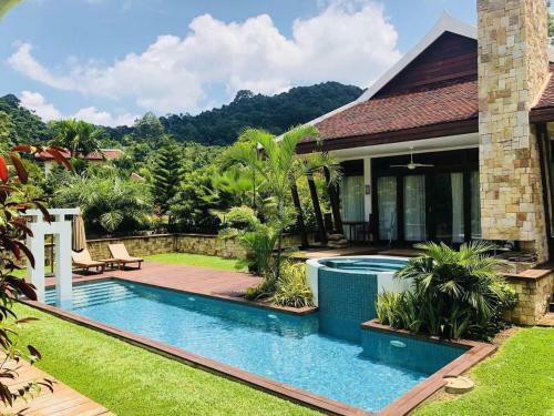 Cominsia Lodge