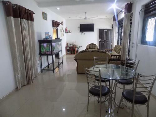 Hostal Alexandra Family Villa