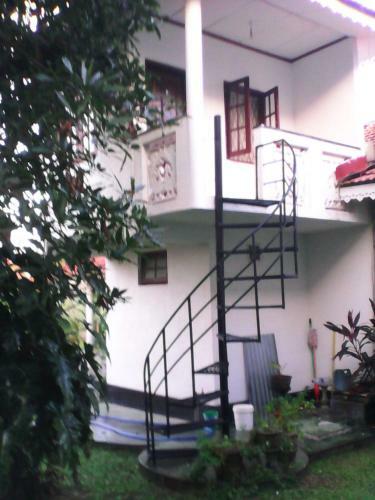 Hostal L.l.p. Guest House