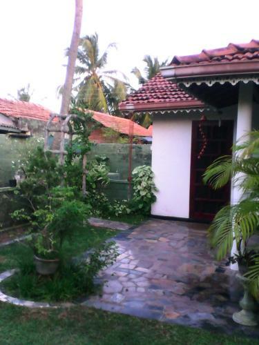 Hostal L.l.p. Guest House