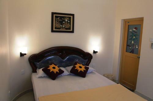 Hostal Holiday Fashion Inn