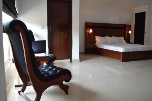 Hotel Intellectual Inn, Bahria Town