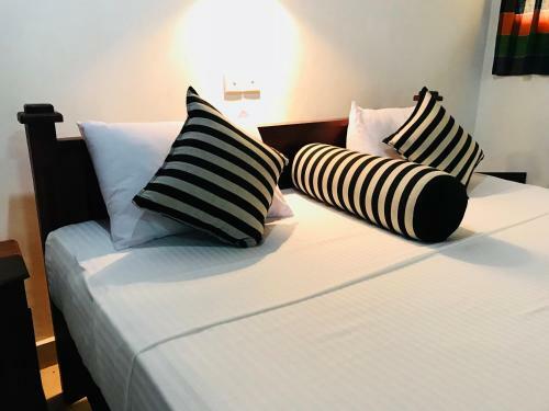 Hotel Inamaluwa Inn