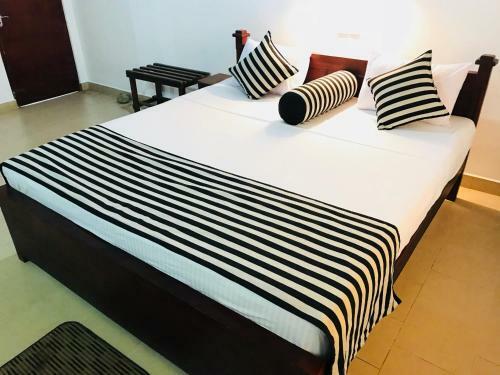 Hotel Inamaluwa Inn