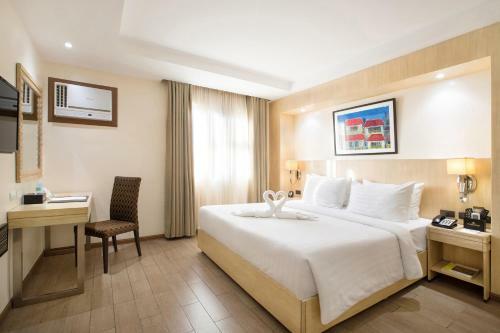 Golden Prince Hotel & Suites