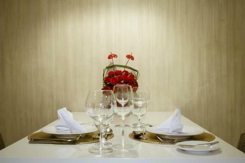 Golden Prince Hotel & Suites