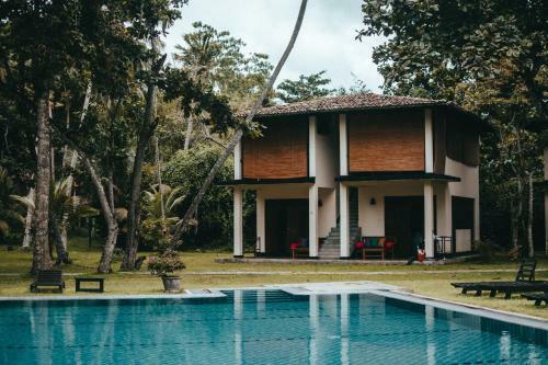 Hotel Talalla Retreat
