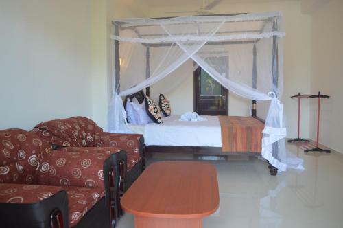 Hostal Shanika Beach Inn