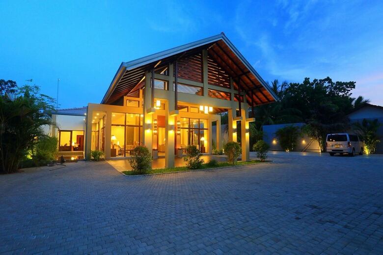 Hotel Chaarya Resort & Spa