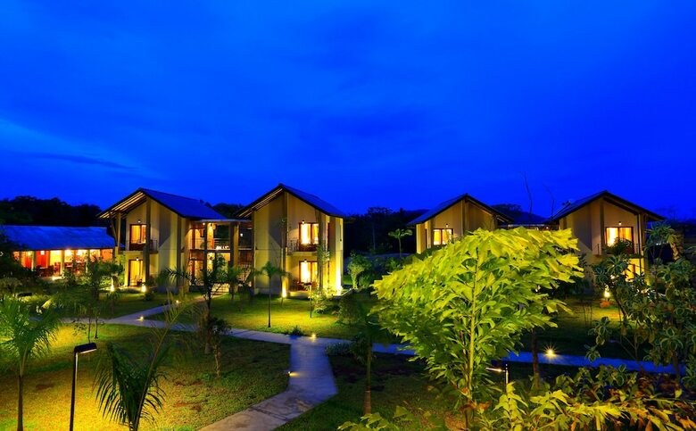 Hotel Chaarya Resort & Spa