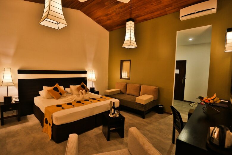 Hotel Chaarya Resort & Spa