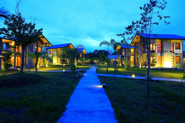 Hotel Chaarya Resort & Spa