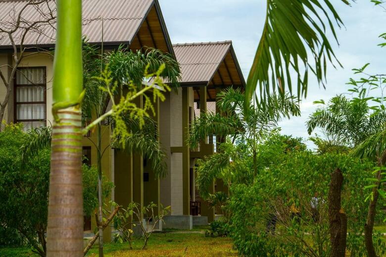 Hotel Chaarya Resort & Spa