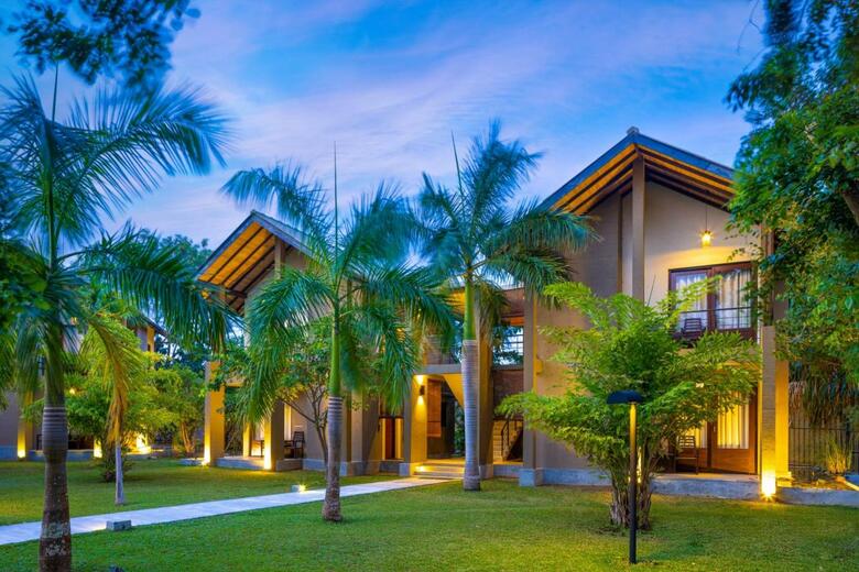 Hotel Chaarya Resort & Spa