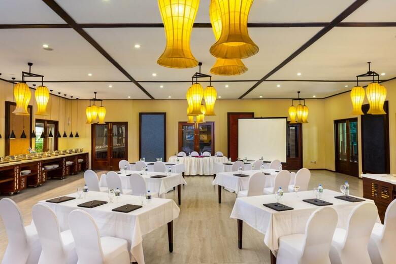 Hotel Chaarya Resort & Spa