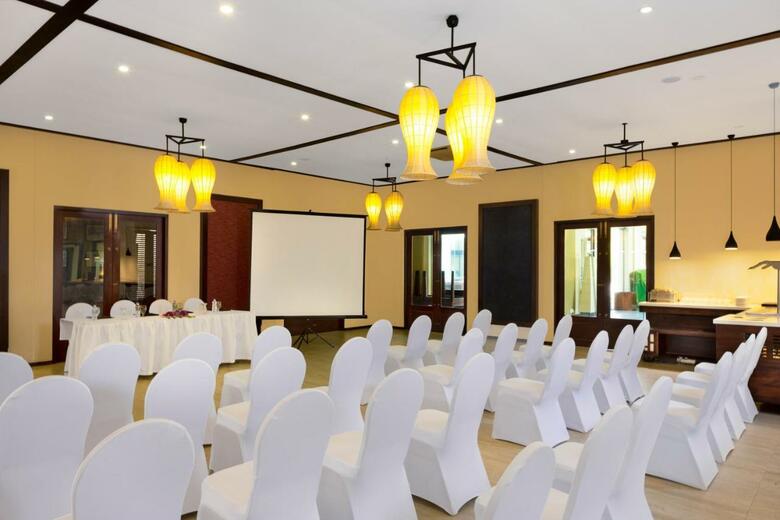 Hotel Chaarya Resort & Spa