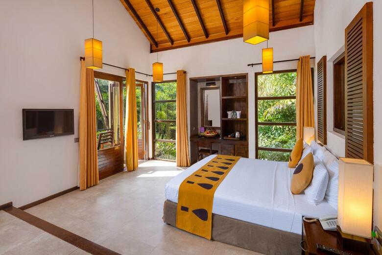 Hotel Chaarya Resort & Spa