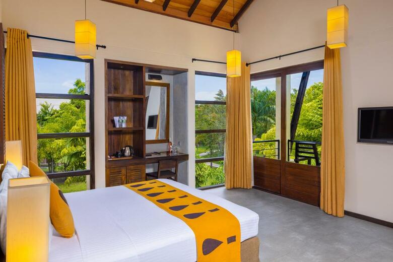 Hotel Chaarya Resort & Spa