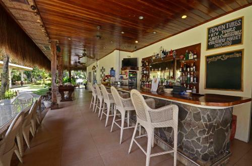 Hotel Mike's Dauin Dive Resort
