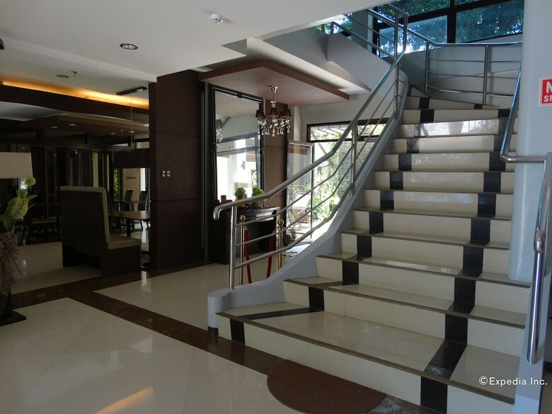 Hotel The Peridot Suites