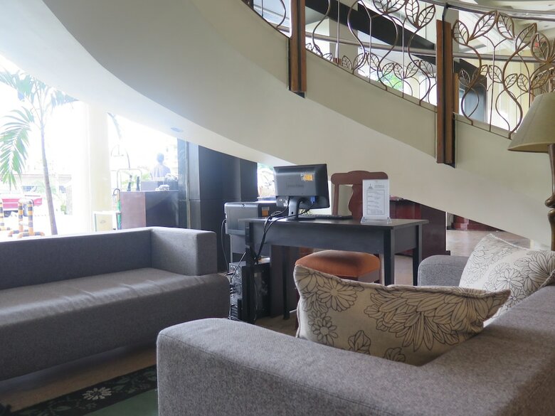 The Pinnacle Hotel And Suites