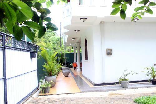 Hostal Tiny Royal Palace