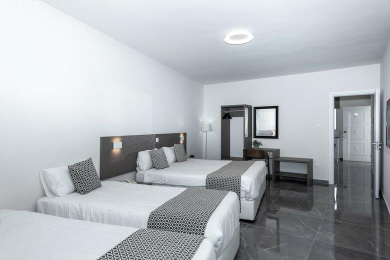 Hotel Apartments Petrou Bros