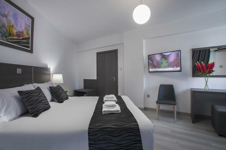 Hotel Apartments Petrou Bros