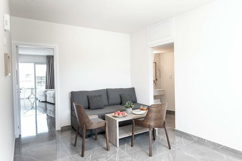 Hotel Apartments Petrou Bros
