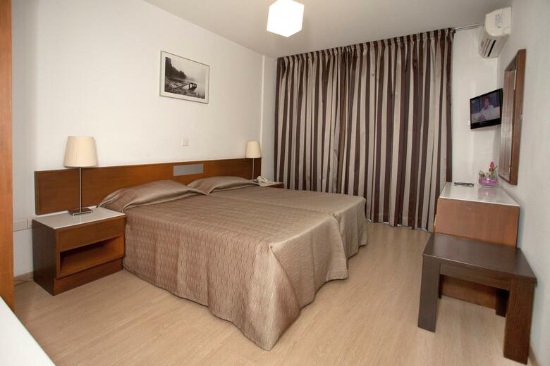 Hotel Apartments Petrou Bros