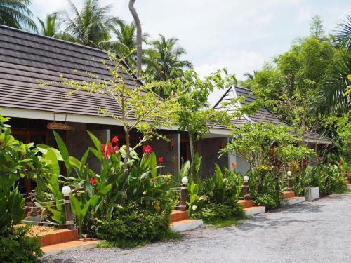 Hotel Ruean Thai Nai Bang Resort