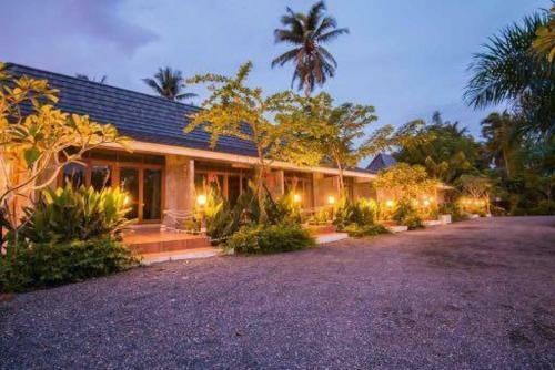 Hotel Ruean Thai Nai Bang Resort