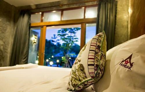 Hotel Ruean Thai Nai Bang Resort