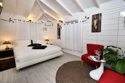 Lodge On The Sea