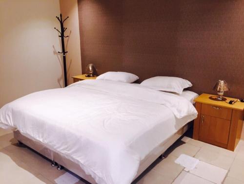 Al Amoria Furnished Apartments 4