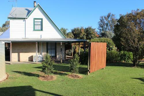Bed & Breakfast Elinike Guest Cottages