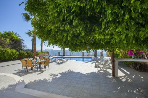 Sunset Meneou Villa